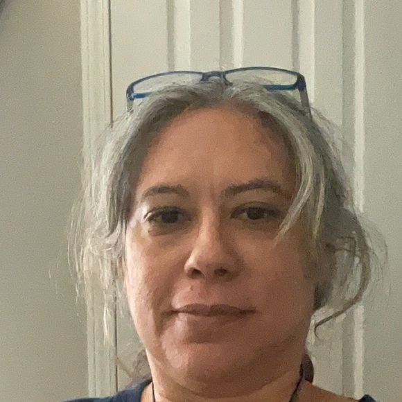 Meet your Posher, Sharon - Picture 1 of 2